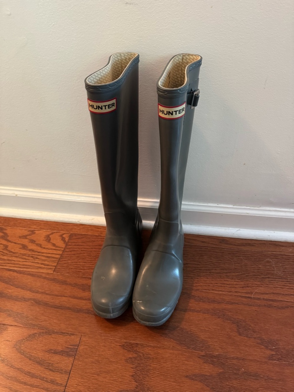 Hunter Tall Gloss Rain Boots in Gray with Cream Lining